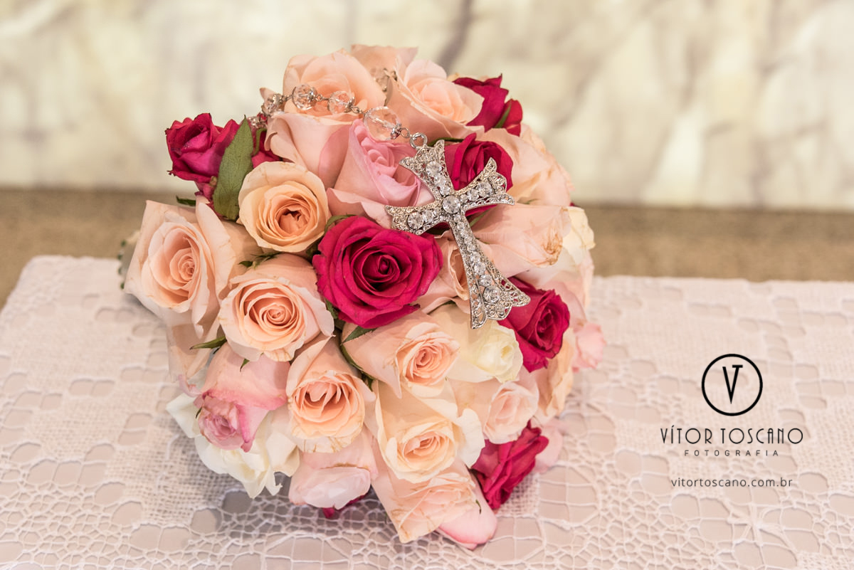 Detalhe do buquê da noiva no casamento de Andreza e Thales, em Natal-RN.