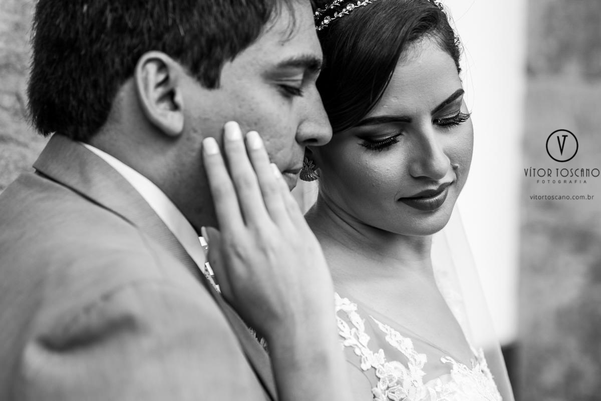 Casal namorando no casamento de Andreza e Thales, em Natal-RN.