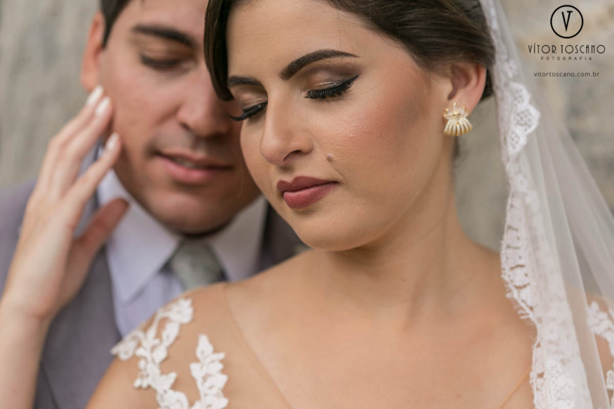 Casal namorando no casamento de Andreza e Thales, em Natal-RN.