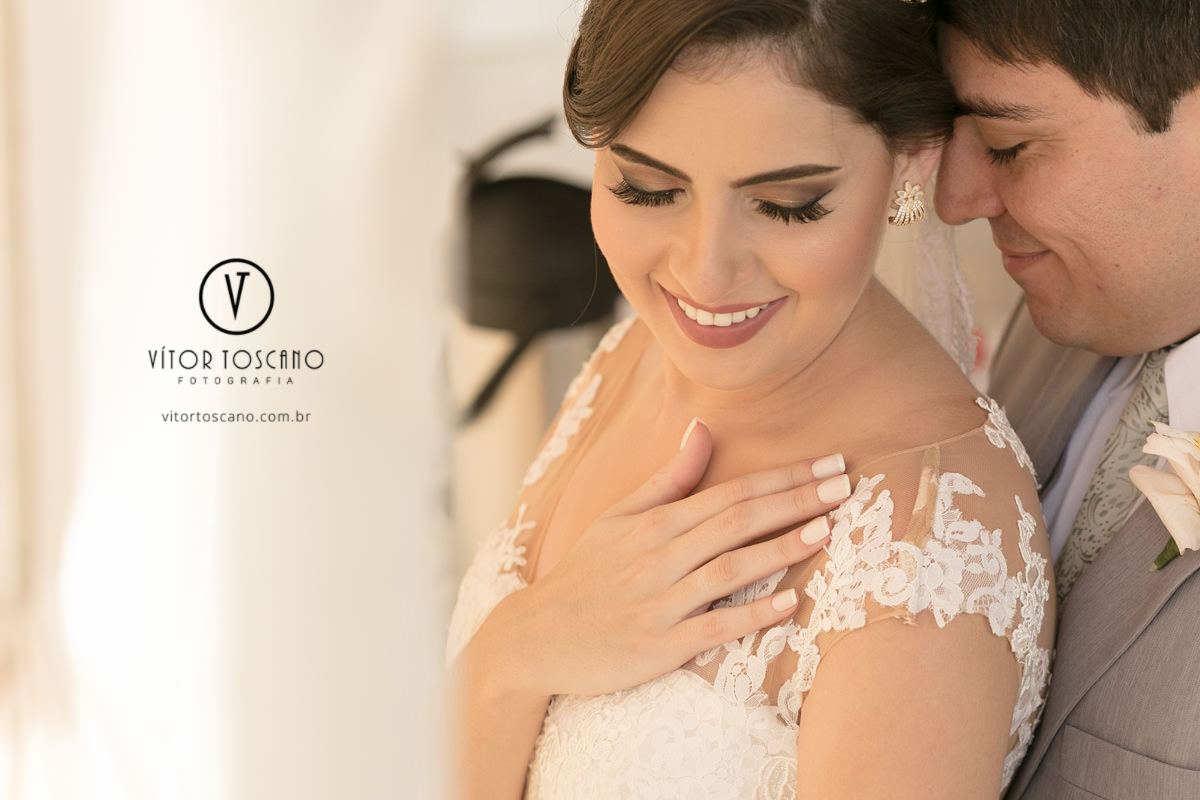 Casal namorando no casamento de Andreza e Thales, em Natal-RN.