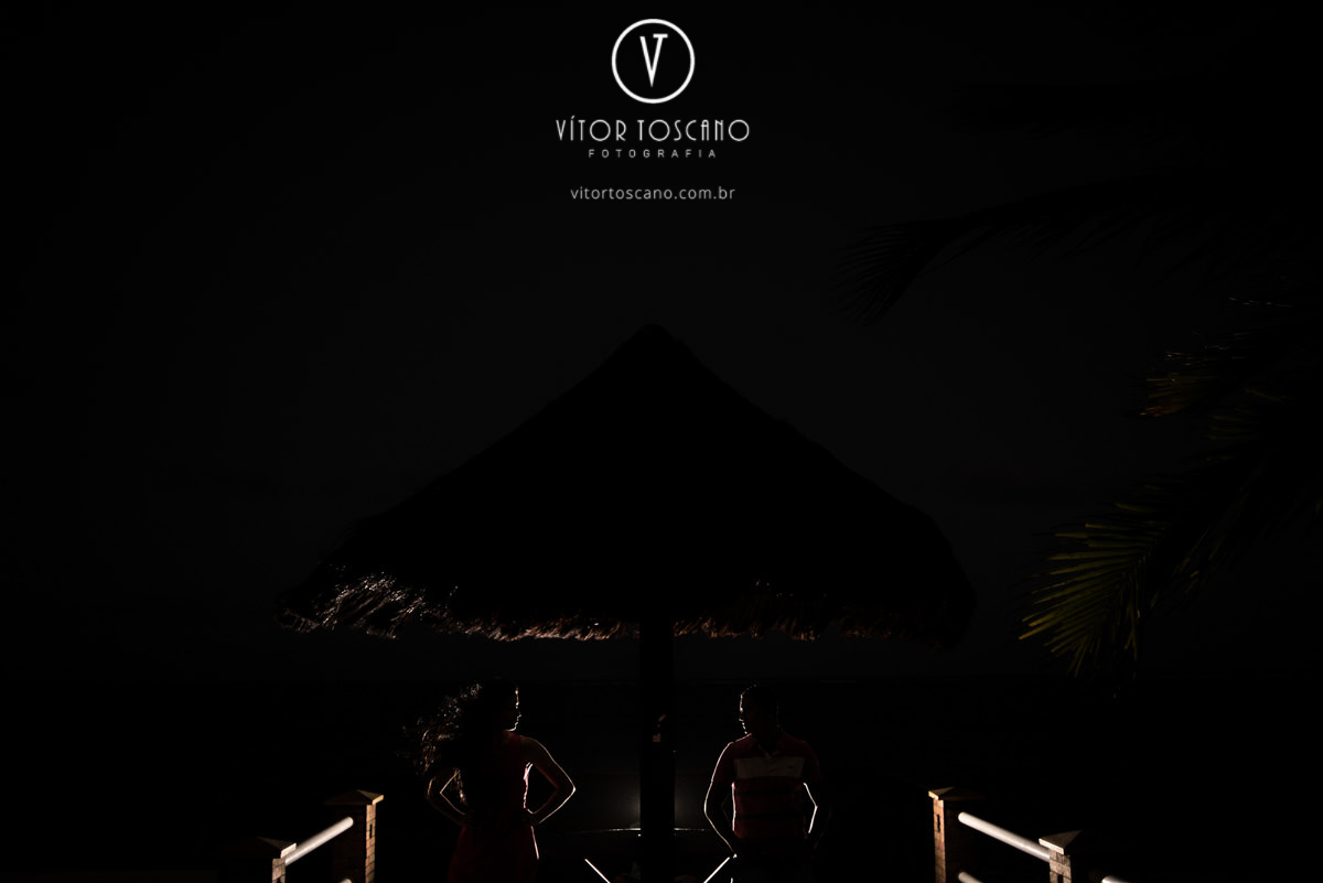 Sombra do casal no  ensaio de Ana Paula e André, na praia de Pirangi em Natal-RN.