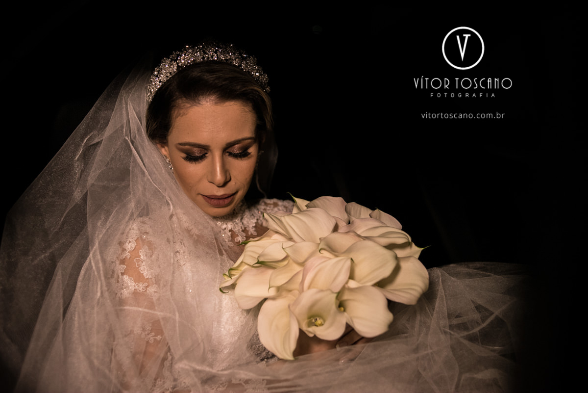 Noiva no carro no casamento de Tanísia e Felipe, em Natal-RN.