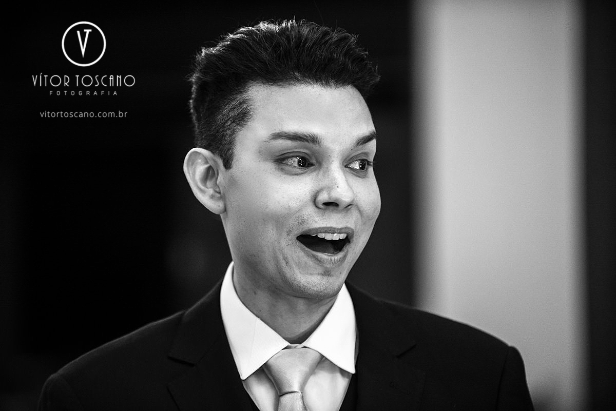 Noivo surpreso no casamento de Tanísia e Felipe, em Natal-RN.