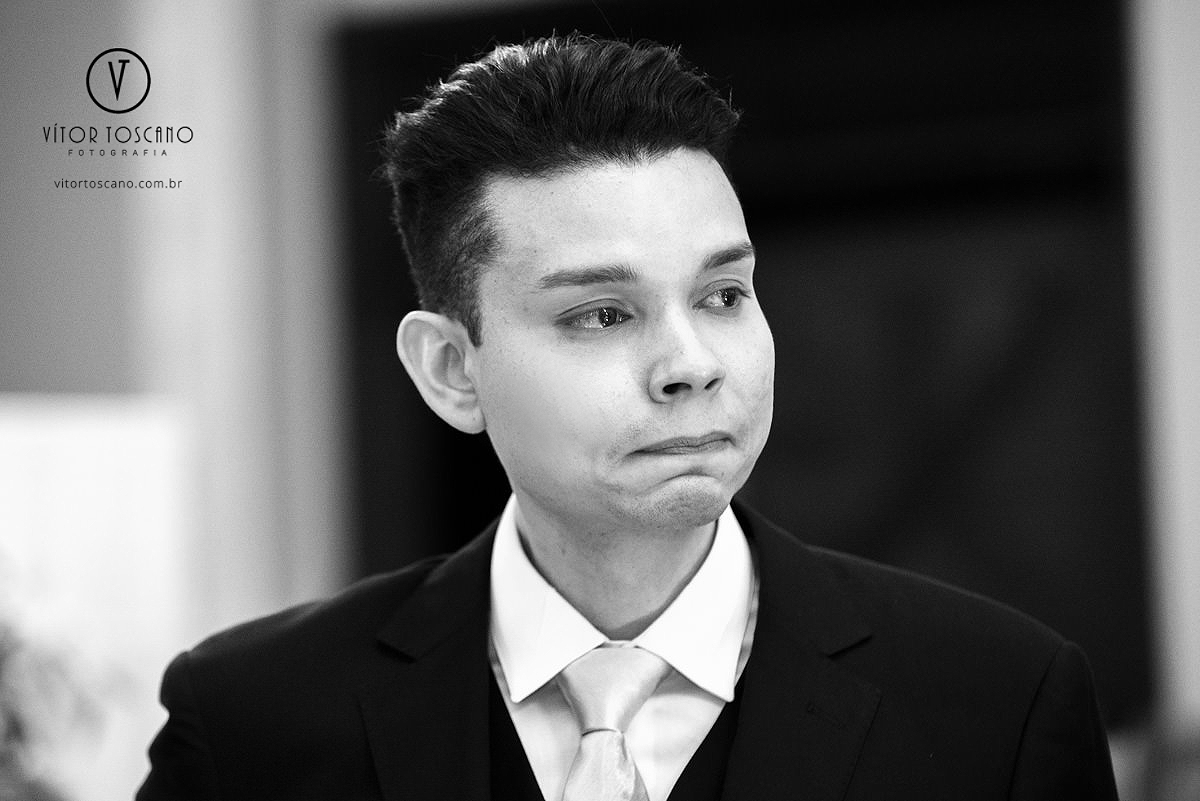 Noivo fazendo bico no casamento de Tanísia e Felipe, em Natal-RN.