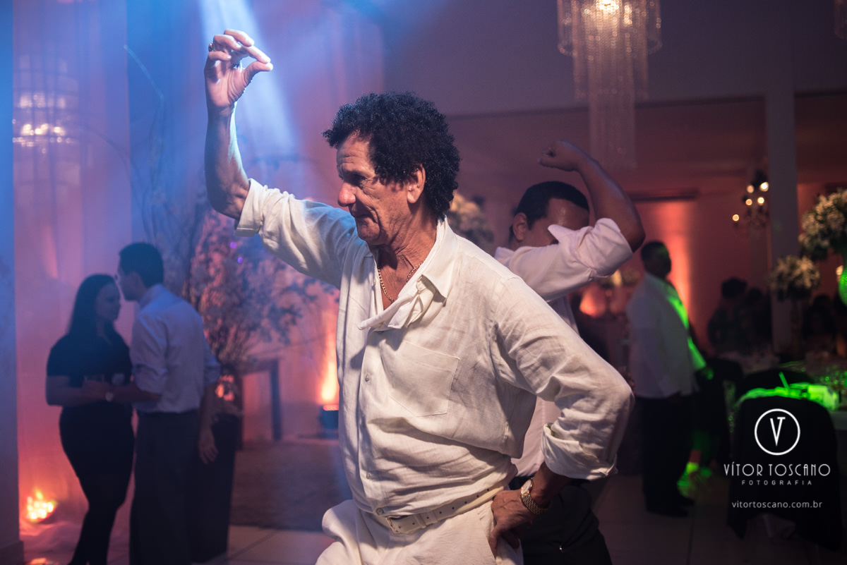 Roberto carlos dançando no casamento de Tanísia e Felipe, em Natal-RN.