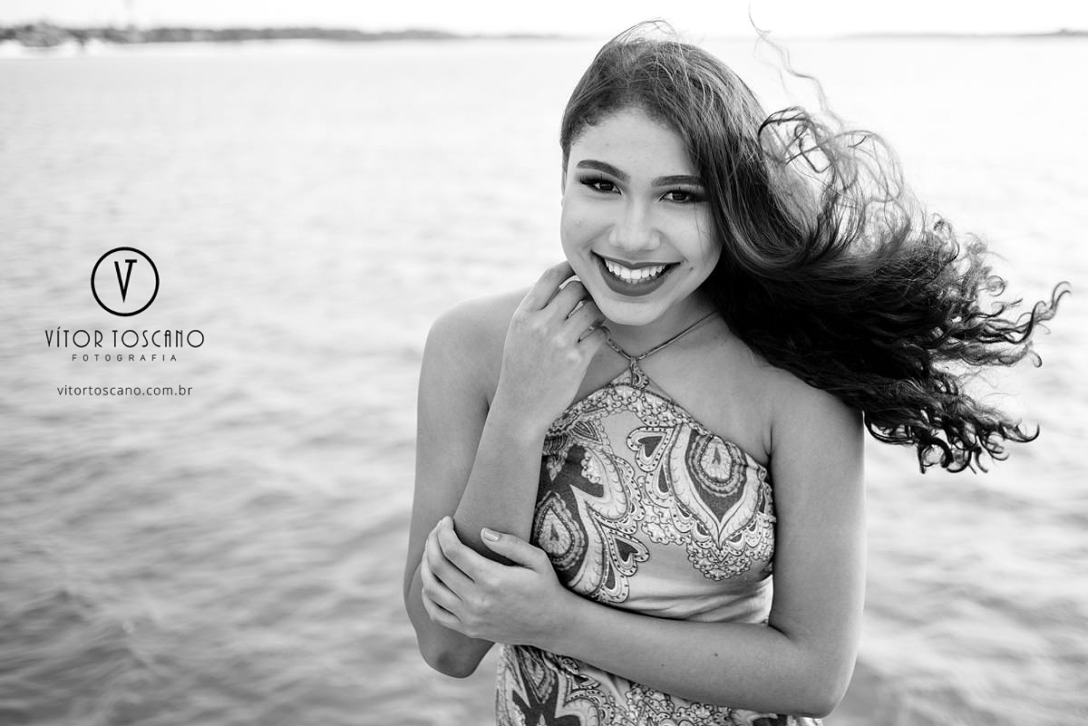 Marina sorrindo o ensaio de 15 anos de Marina em Barra de Cunhau - RN.