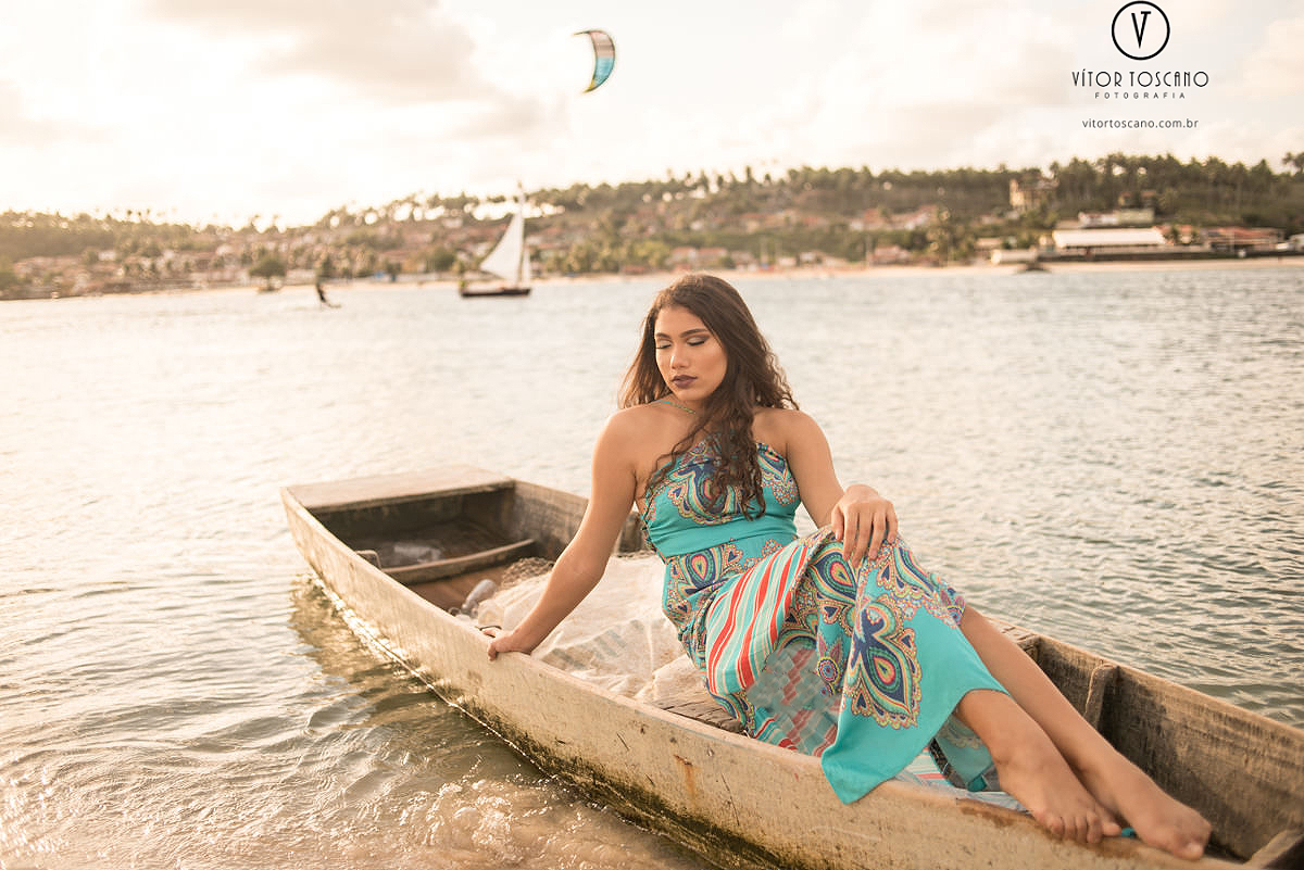 Modelo na jangada no ensaio de 15 anos de Marina em Barra de Cunhau - RN.