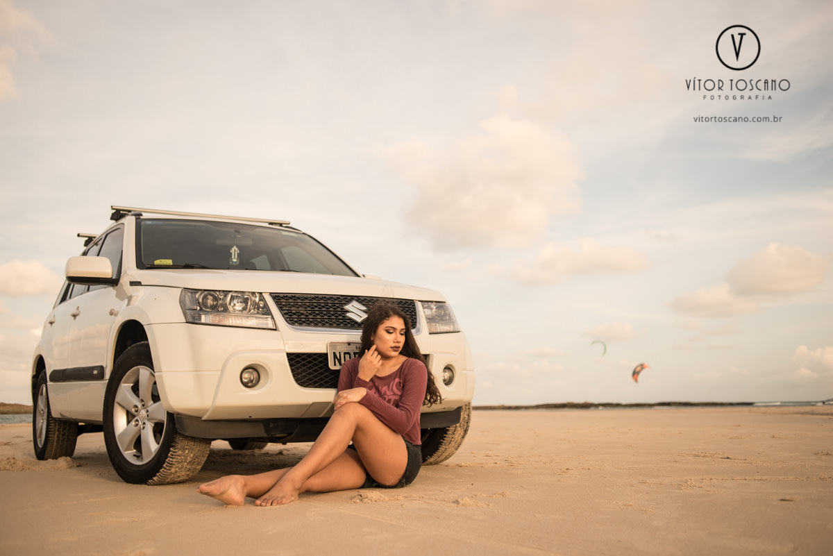 Modelo no carro no ensaio de 15 anos de Marina em Barra de Cunhau - RN.