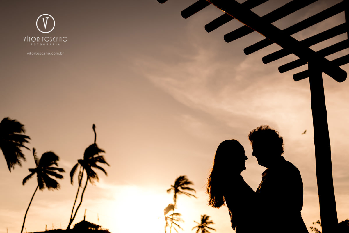 Silhueta do casal no Ensaio de casal de Marília e Jornandis, em Punaú-RN.