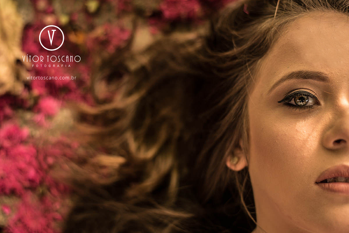 Olhos da debutante no ensaio de debutante de Fernanda Araujo no Nuh Café e Boutique dos Pães, em Natal-RN.