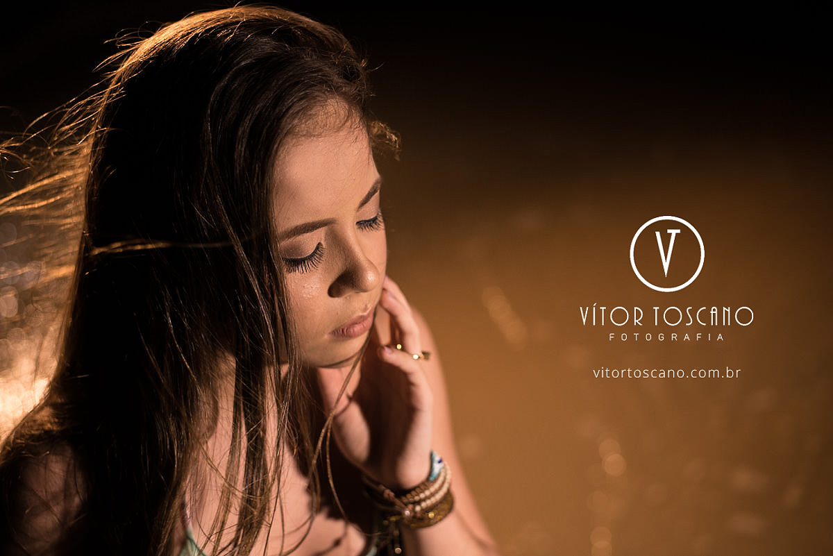 Singeleza da debutante no ensaio de debutante de Fernanda Araujo no Nuh Café e Boutique dos Pães, em Natal-RN.