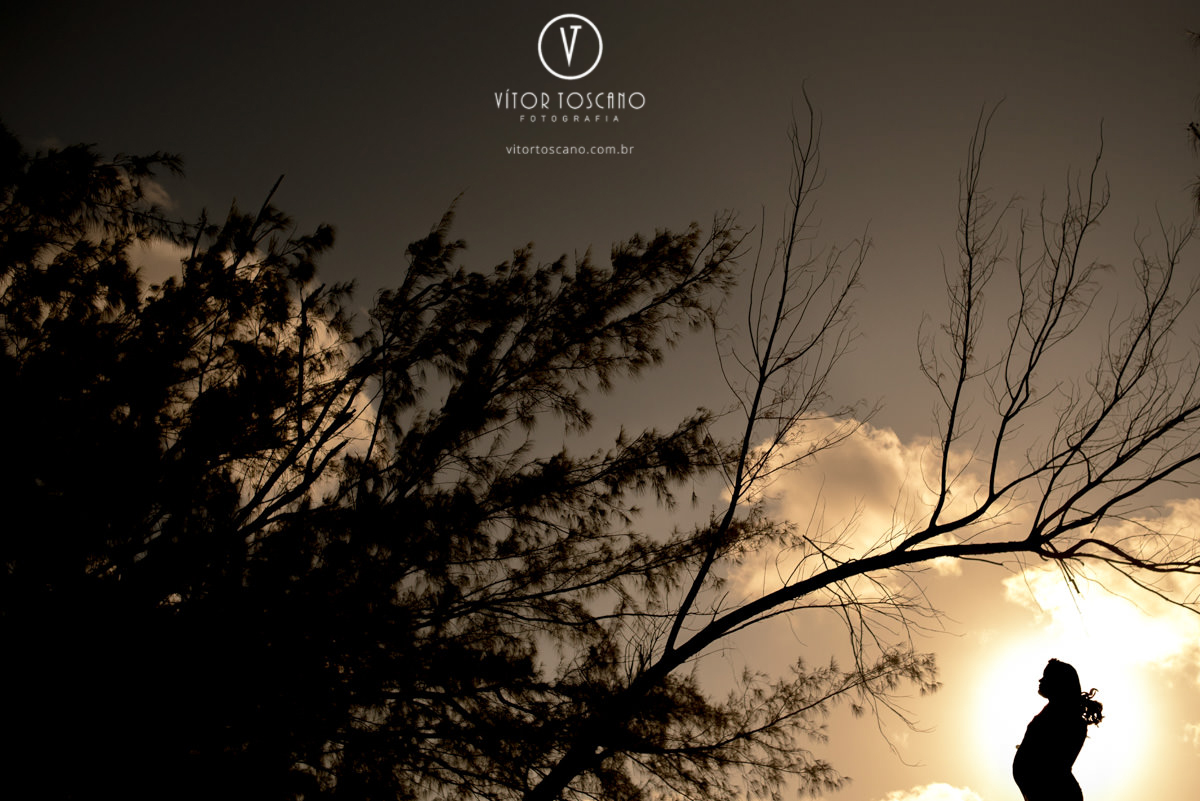 Silhueta da gestante no ensaio de gestante de jane, em natal-rn.