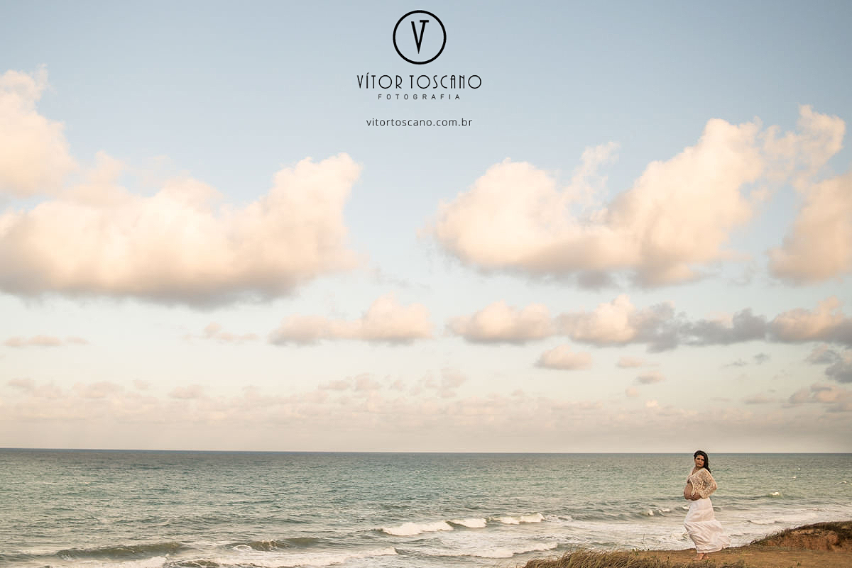 Gestante ao longe no ensaio de gestante de jane, em natal-rn.