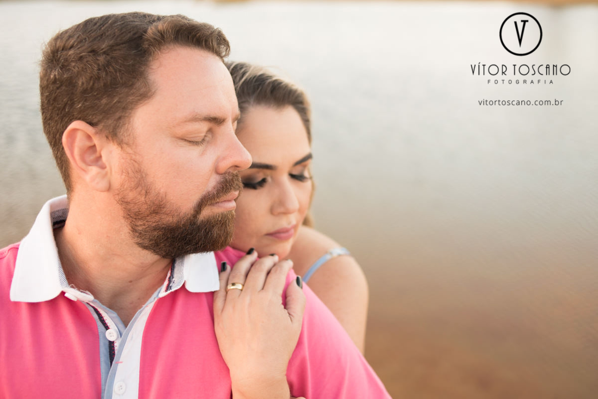 Casal e o lago  no ensaio de casal de priscila e eudes, em muriu-rn.