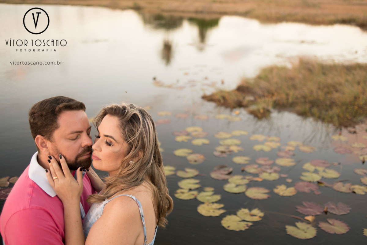 Casal e a lagoa  no ensaio de casal de priscila e eudes, em muriu-rn.