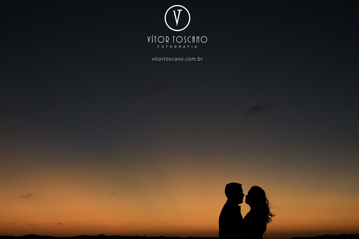 Silhueta do casal  no ensaio de casal de priscila e eudes, em muriu-rn.