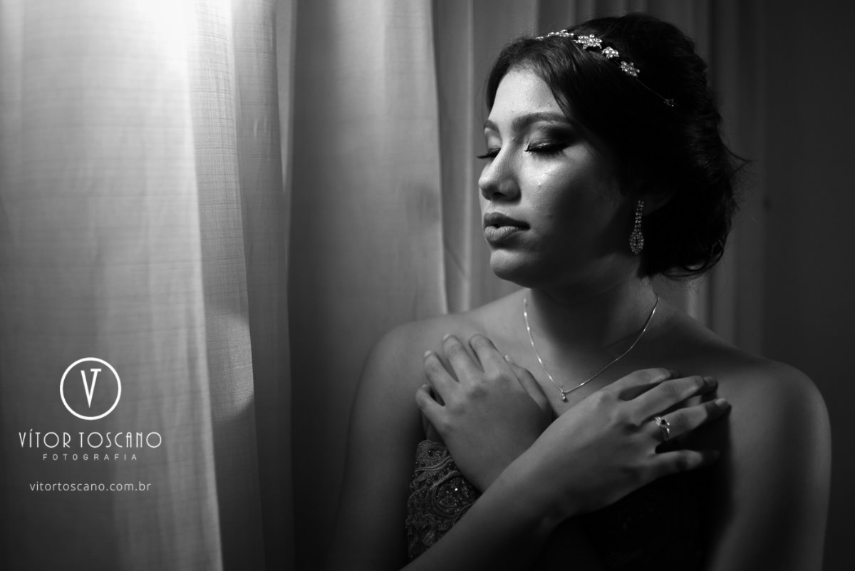 Debutante e a luz na festa de 15 anos de Marina Mendes, em Natal-RN.