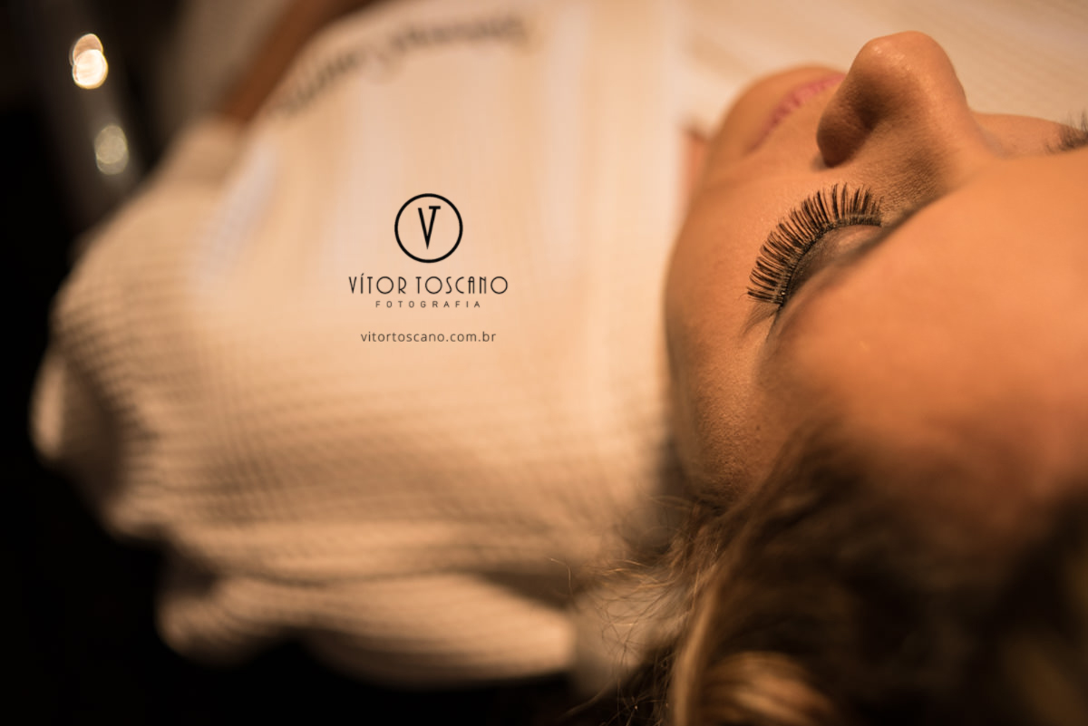 Detalhe dos cílios da noiva no making off do casamento de Marilia e Jornandis, em Natal-RN.