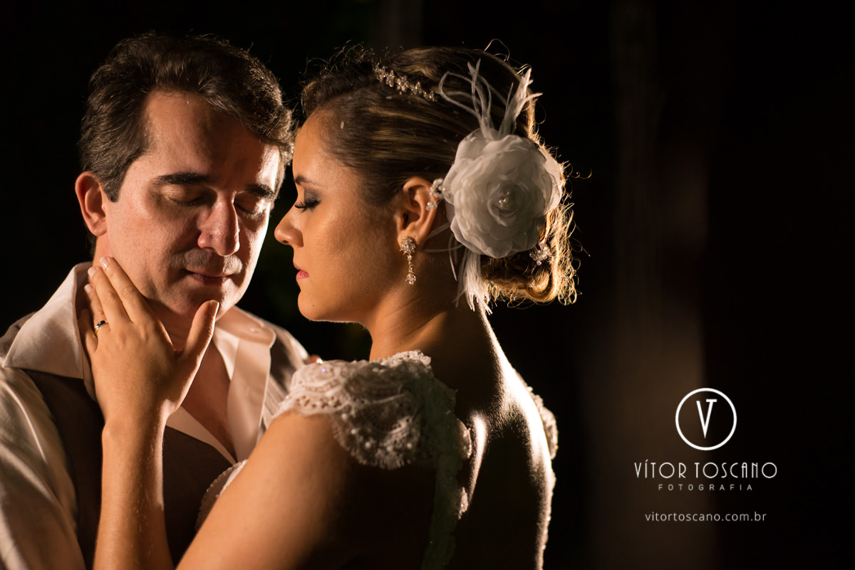 Noivos na sessão de fotos no casamento de Marilia e Jornandis, em Natal-RN.