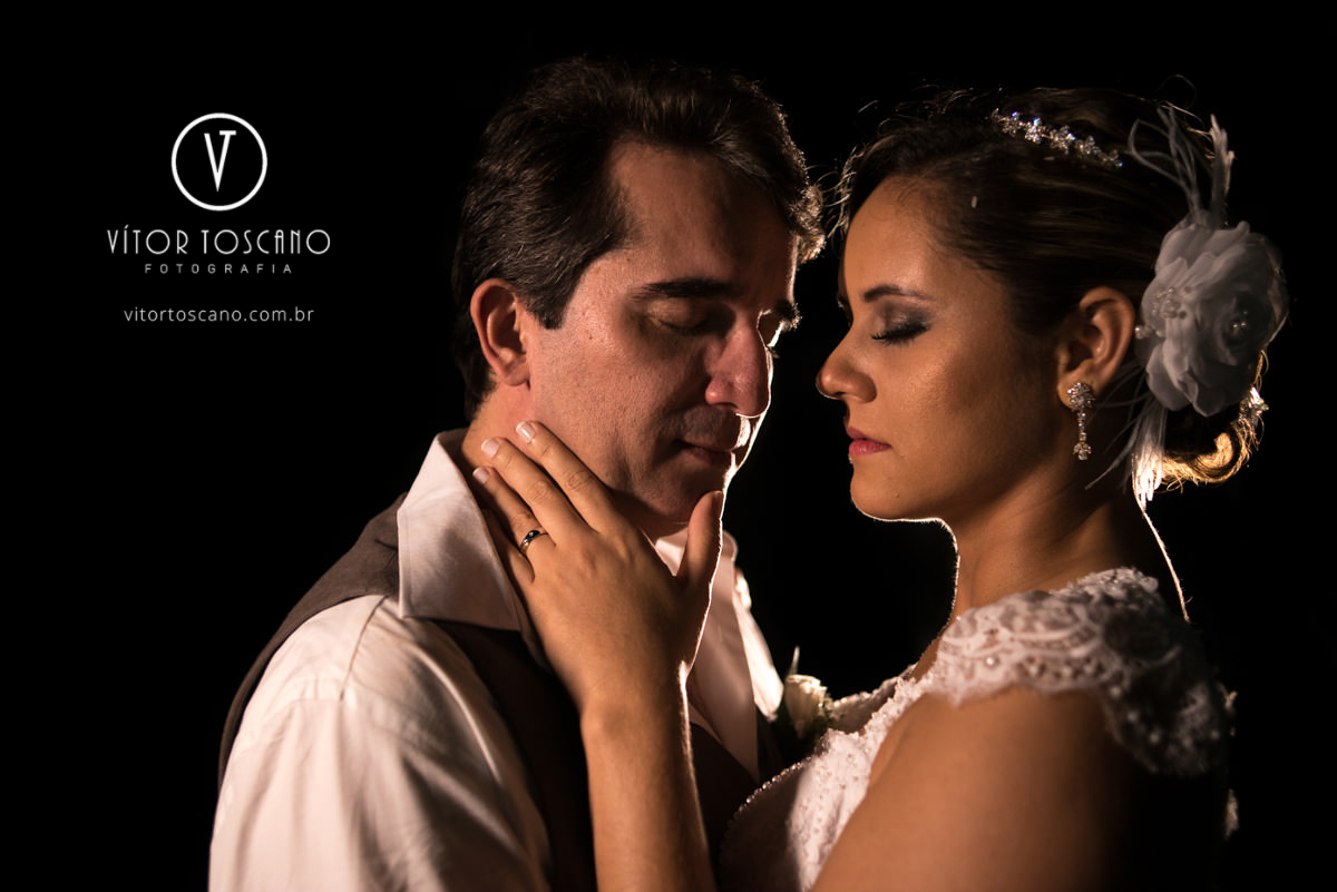 Casal na sessão de fotos no casamento de Marilia e Jornandis, em Natal-RN.