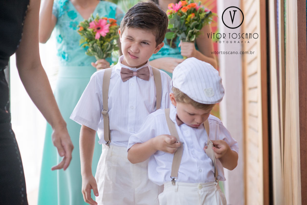 Criança piscando o olho no casamento de Tici e Guga, em Natal-RN.