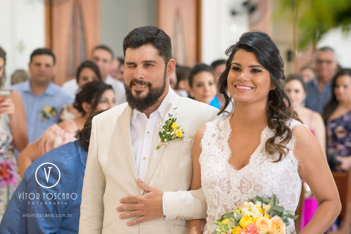 Noivo piscando o olho no casamento de Tici e Guga, em Natal-RN.