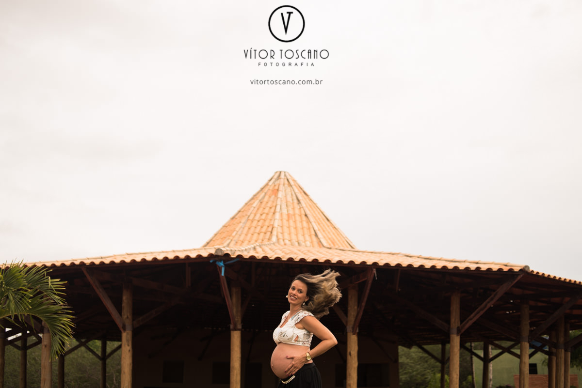 Gestante Bruna na fazenda real, no ensaio fotográfico de gestante.