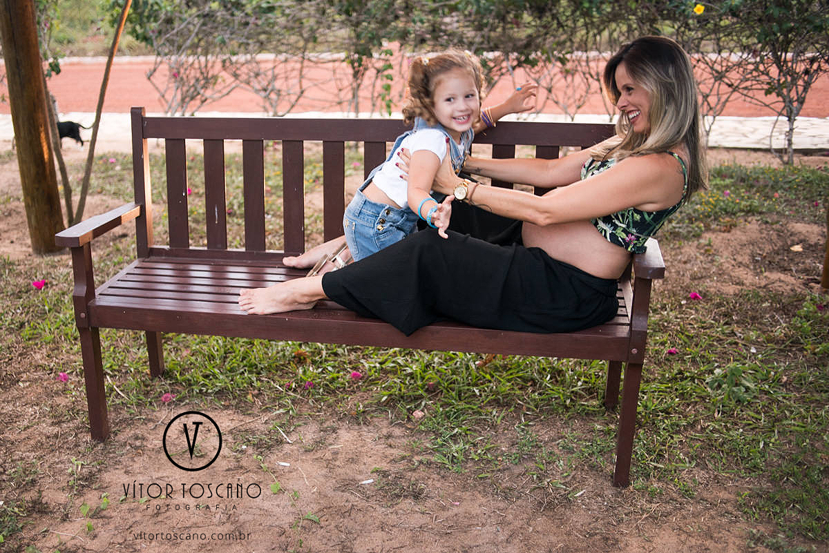Gestante Bruna na fazenda real, no ensaio fotográfico de gestante.