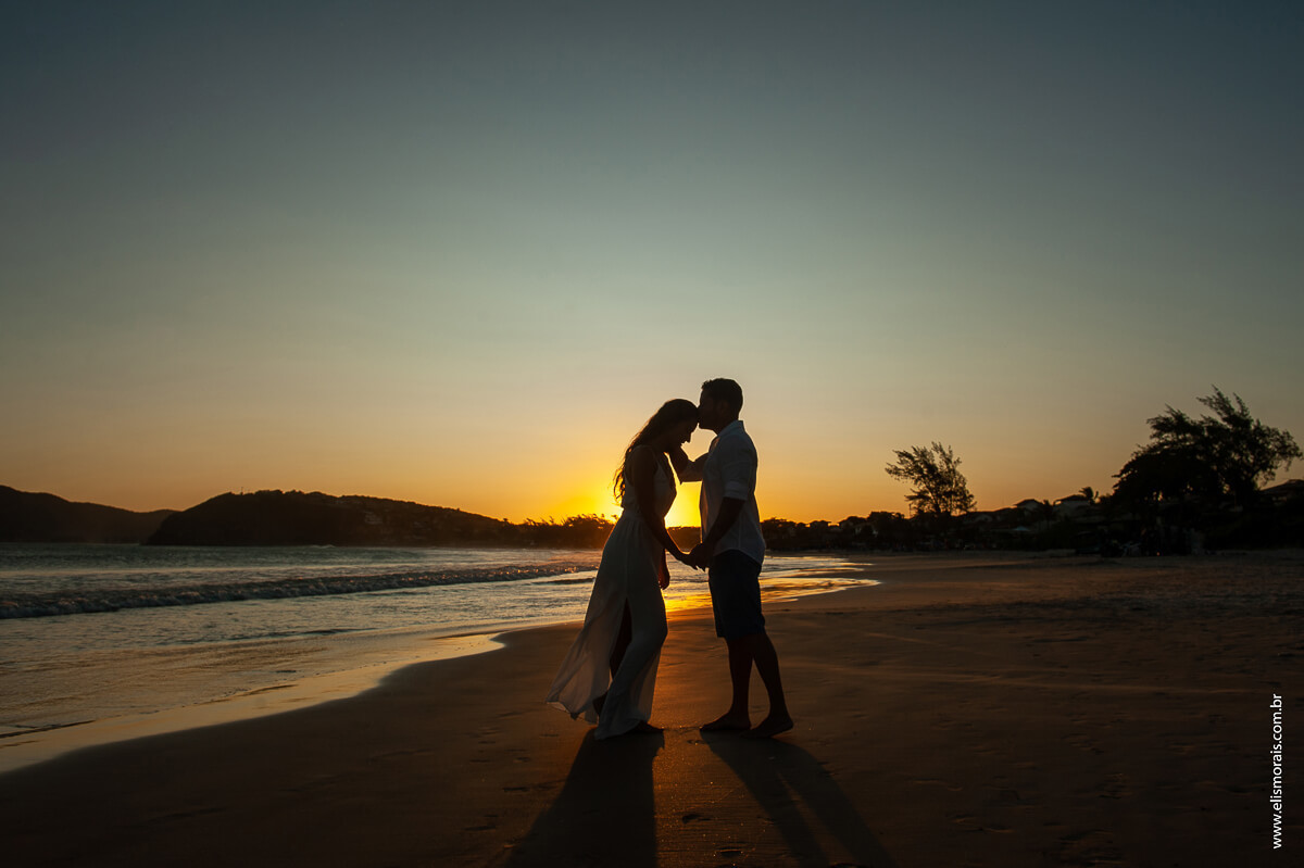 Ensaio Fotográfico Pré Wedding Casal na Praia em Armação dos Búzios Região dos Lagos Rio de Janeiro Praia de Geribá Búzios