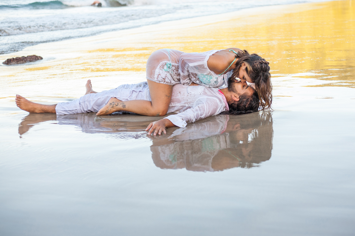 Ensaio Fotográfico Pré Wedding na Praia Brava em Búzios na Região dos Lagos no Rio de Janeiro