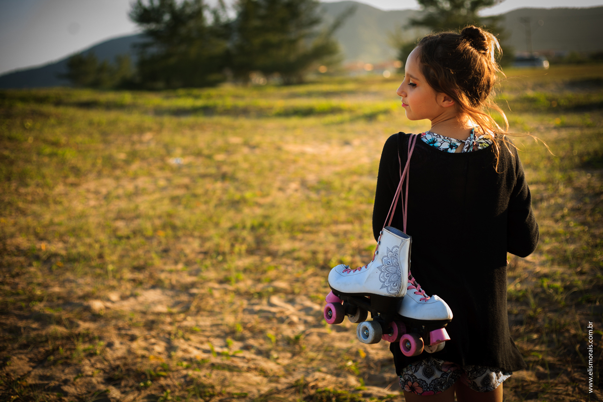 Ensaio Fotográfico em Búzios Praia de Tucuns brincando com patins