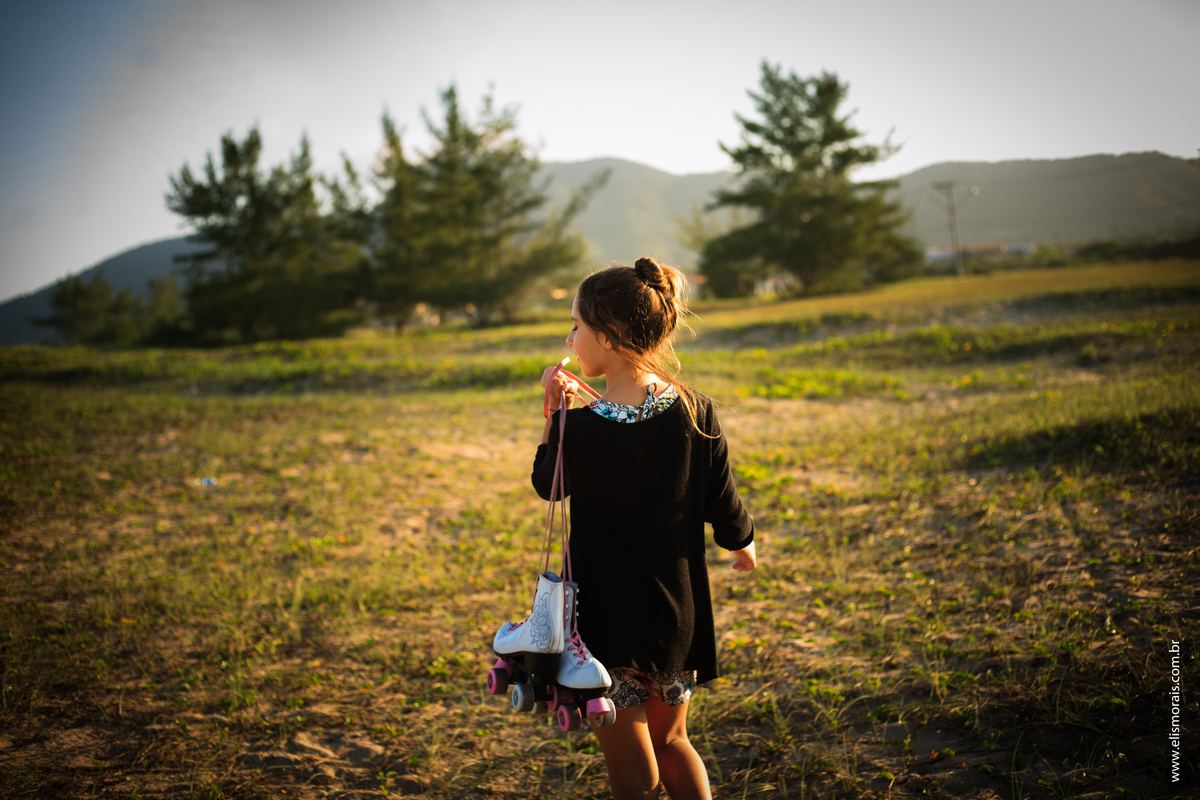 Ensaio Fotográfico em Búzios Praia de Tucuns brincando com patins