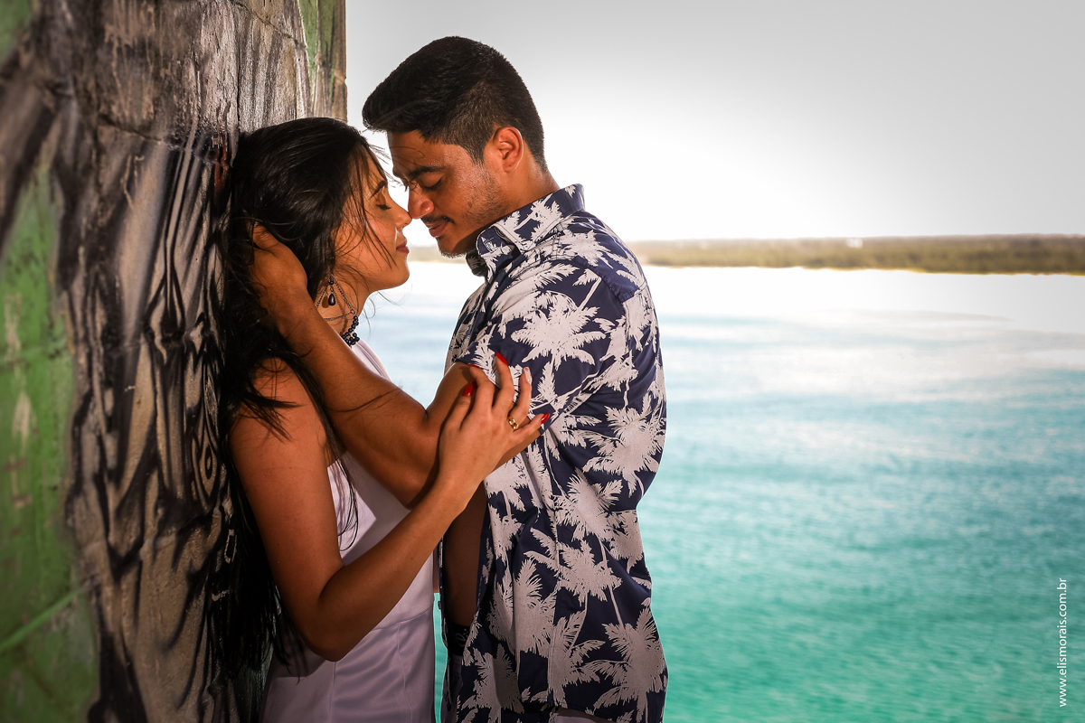 Ensaio fotográfico de casal Pré-Wedding na Praia Grande em Arraial do Cabo - RJ 