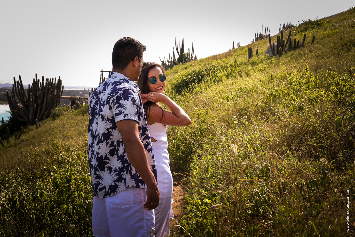 Ensaio fotográfico de casal Pré-Wedding na Praia Grande em Arraial do Cabo - RJ 