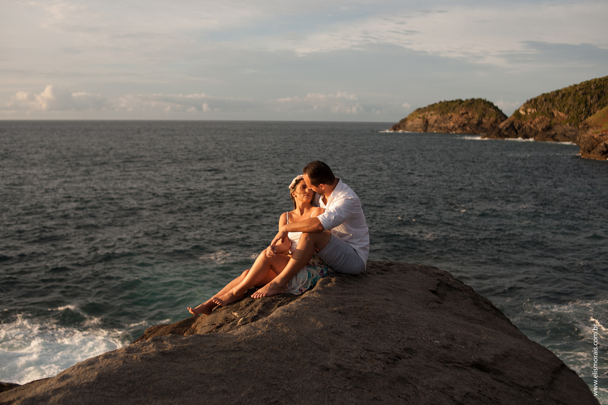 Ensaio Fotográfico de Casal Pré-wedding na Ponta da Lagoinha em Búzios - RJ