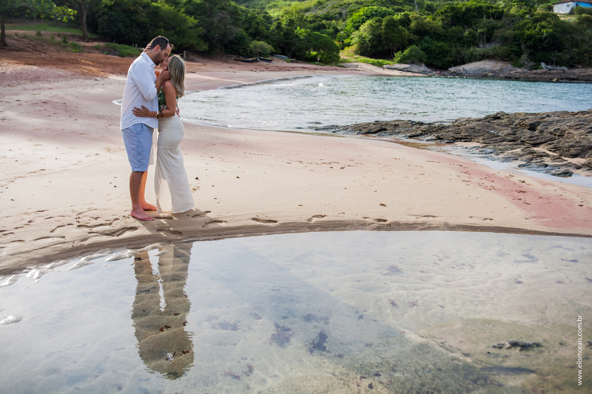 Ensaio Fotográfico de Casal Pré-wedding na Praia do Forno em Búzios - RJ