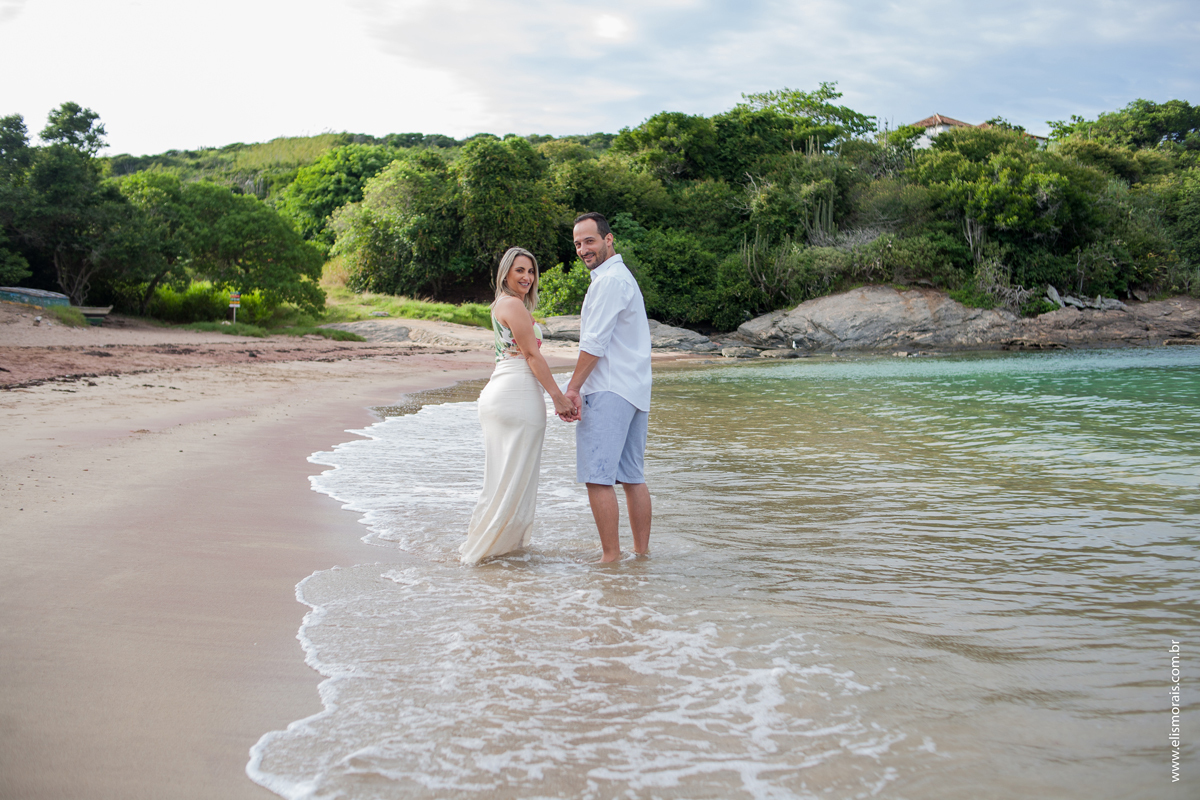 Ensaio Fotográfico de Casal Pré-wedding na Praia do Forno em Búzios - RJ