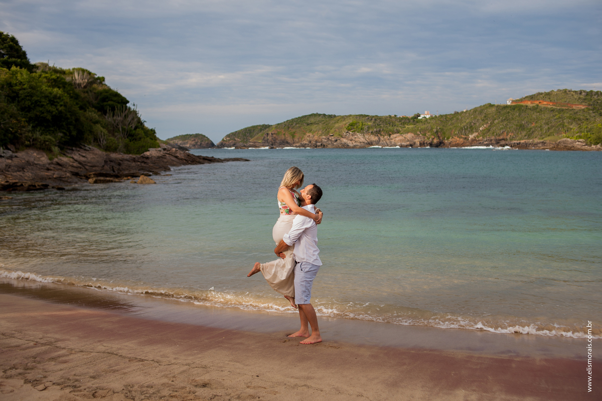 Ensaio Fotográfico de Casal Pré-wedding na Praia do Forno em Búzios - RJ