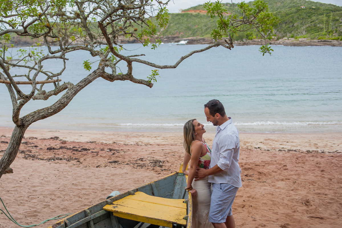 Ensaio Fotográfico de Casal Pré-wedding na Praia do Forno em Búzios - RJ