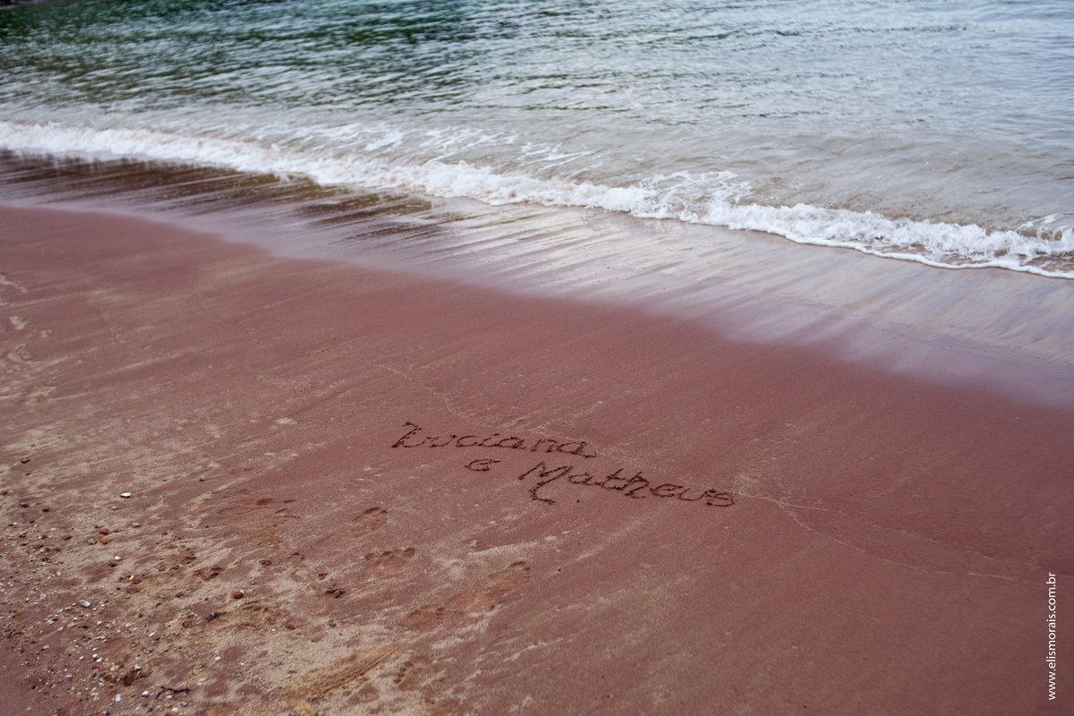 Ensaio Fotográfico de Casal Pré-wedding na Praia do Forno em Búzios - RJ