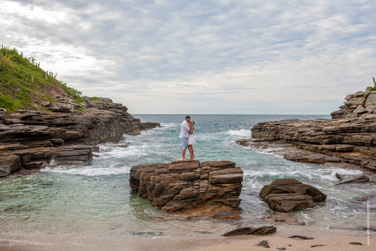 Ensaio Fotográfico de Casal Pré-wedding na Praia da Foca em Búzios - RJ