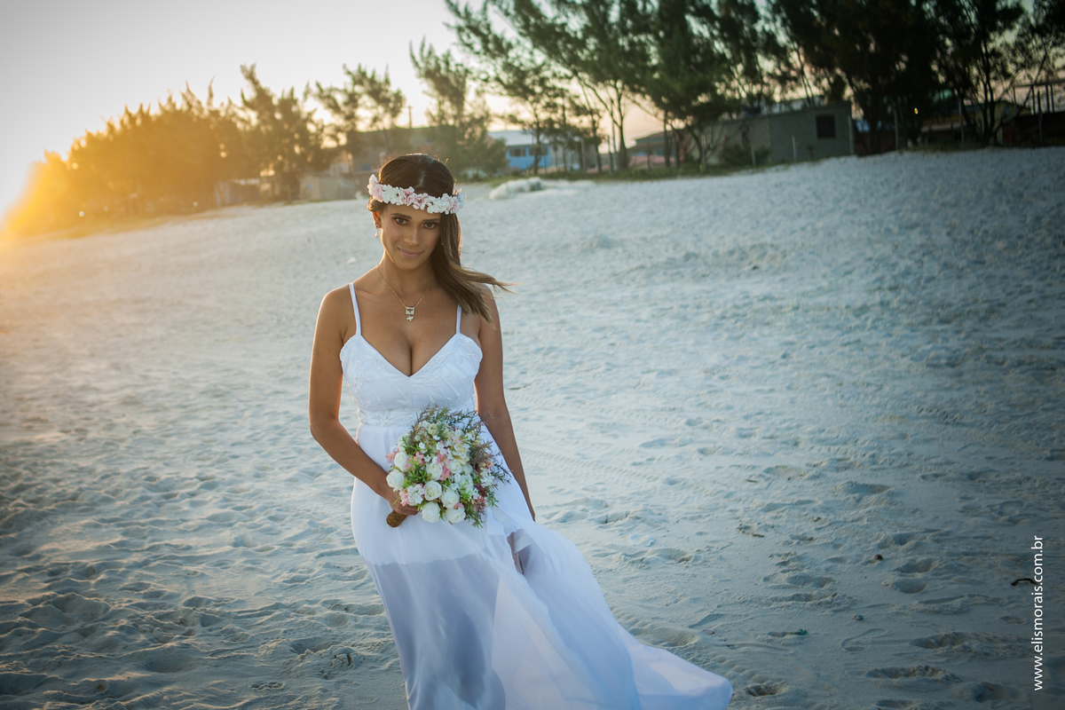Noiva na Praia, Elopement Wedding Arraial do Cabo - RJ, na Praia de Monte Alto