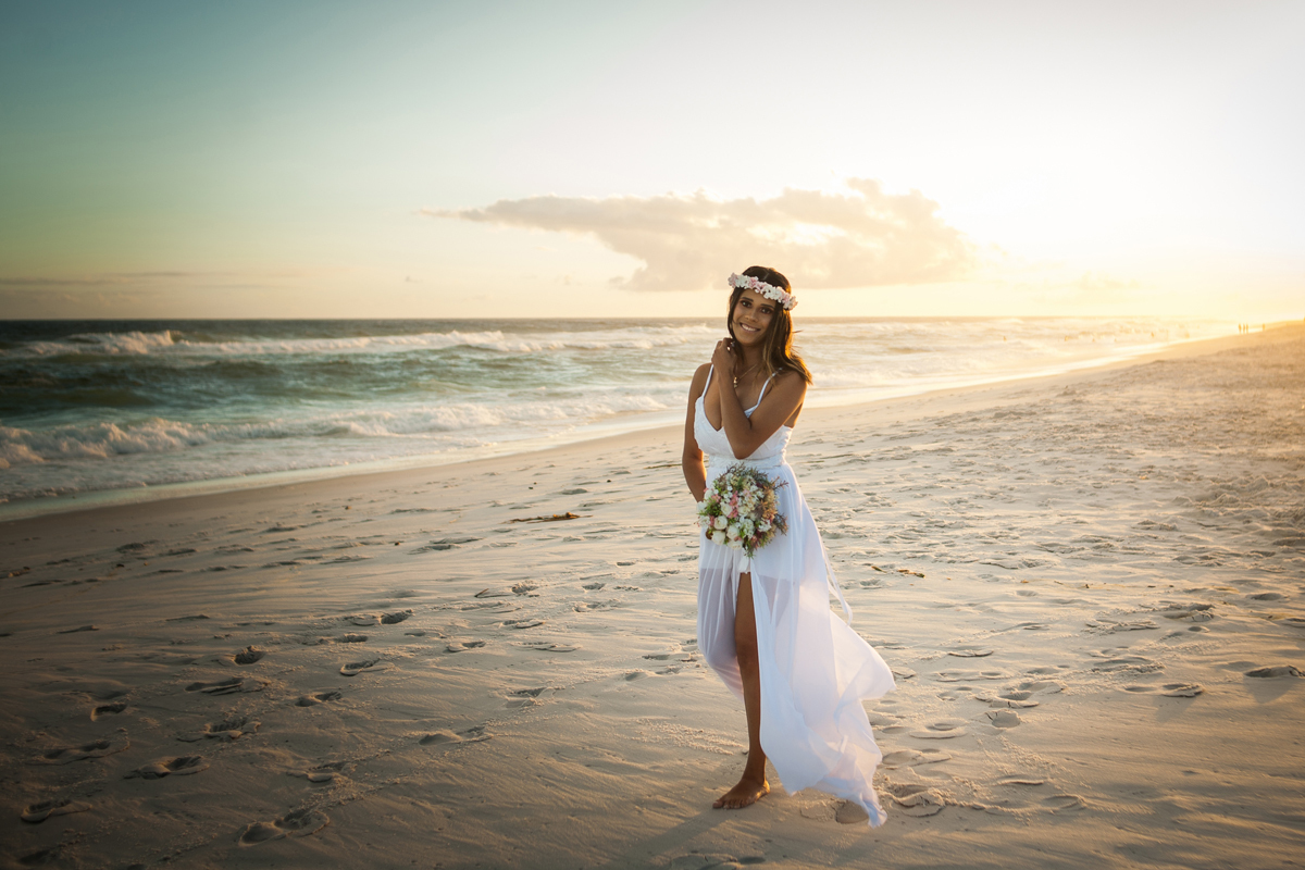 Noiva na Praia, Elopement Wedding Arraial do Cabo - RJ, na Praia de Monte Alto