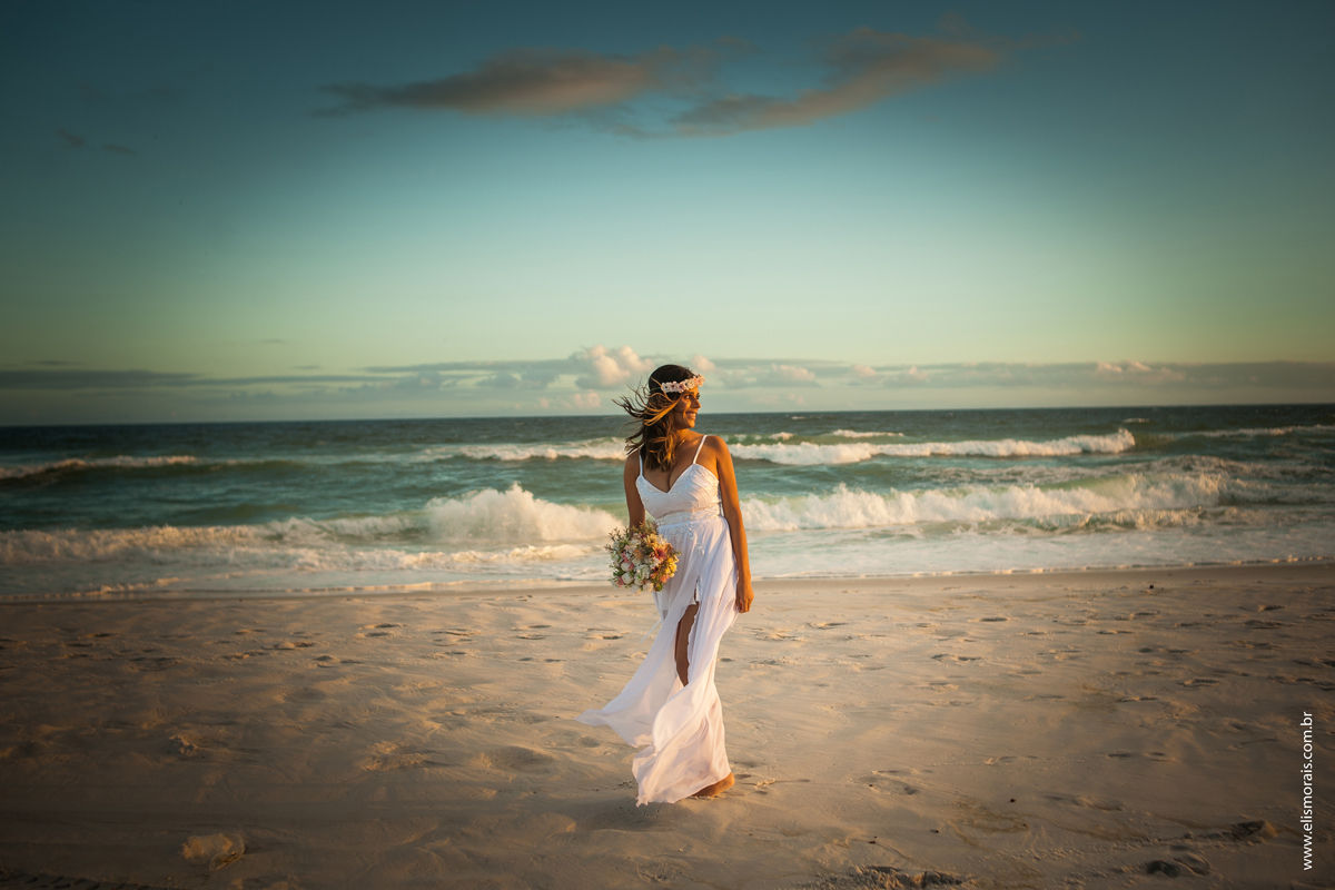 Noiva na Praia, Elopement Wedding Arraial do Cabo - RJ, na Praia de Monte Alto