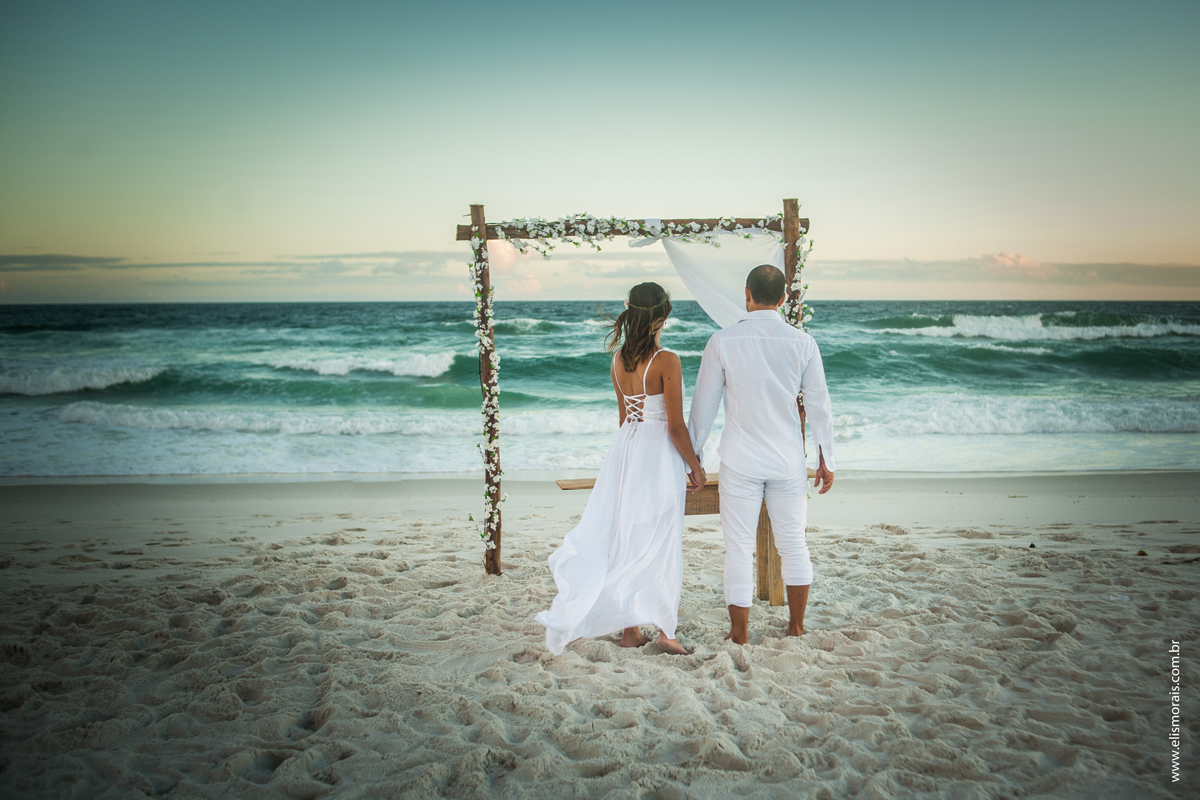 Noivos na Praia, Elopement Wedding Arraial do Cabo - RJ, na Praia de Monte Alto