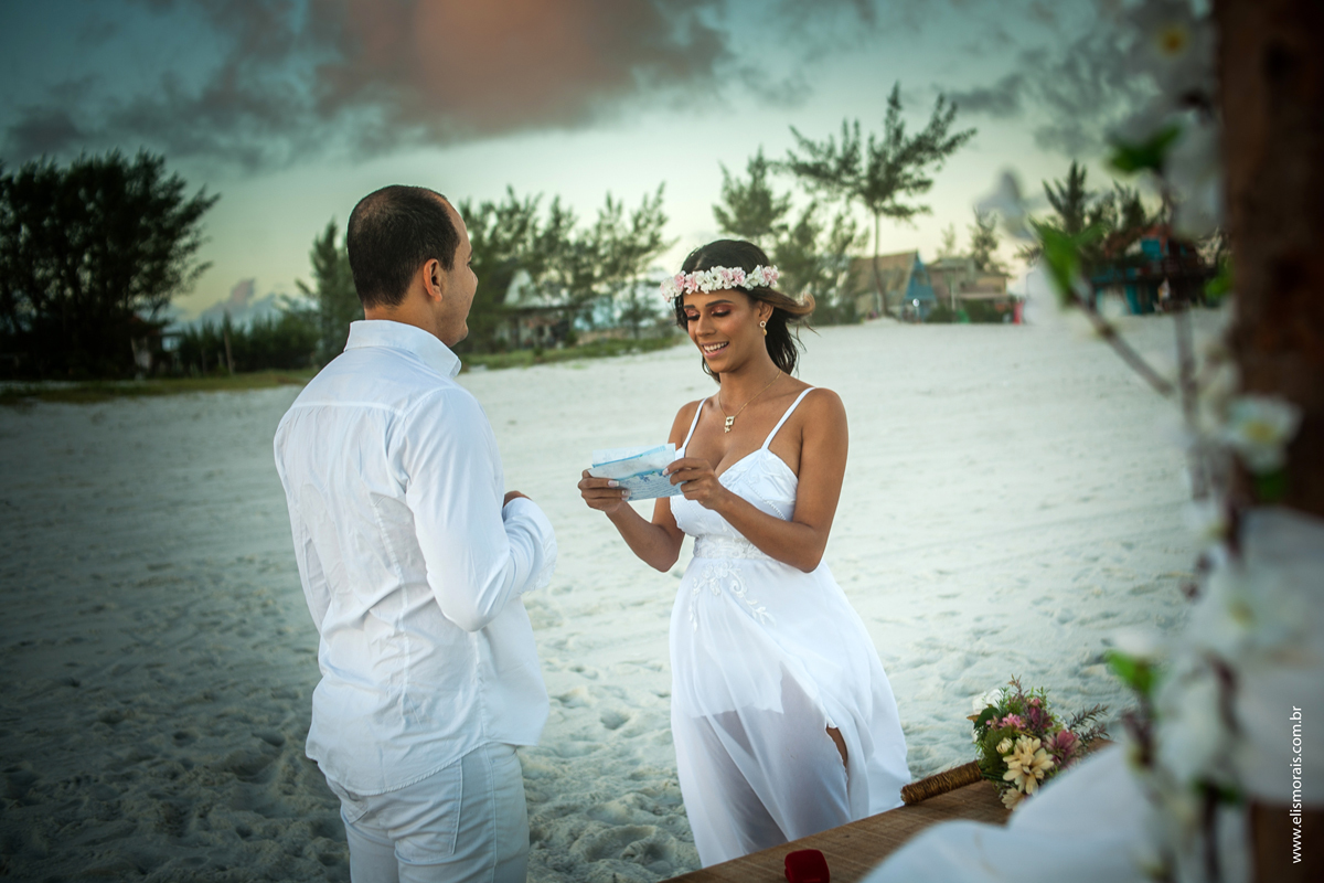 Noivos na Praia, Elopement Wedding Arraial do Cabo - RJ, na Praia de Monte Alto