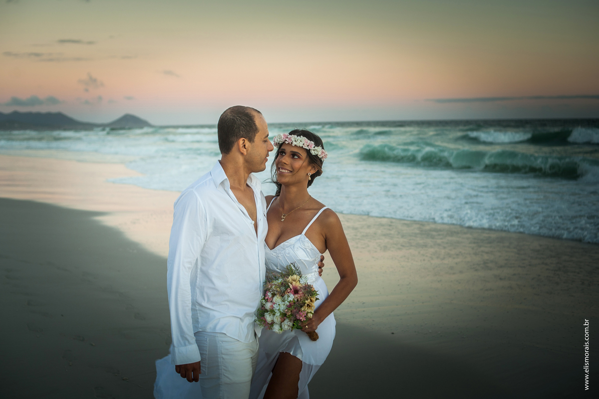 Noivos na Praia, Elopement Wedding Arraial do Cabo - RJ, na Praia de Monte Alto