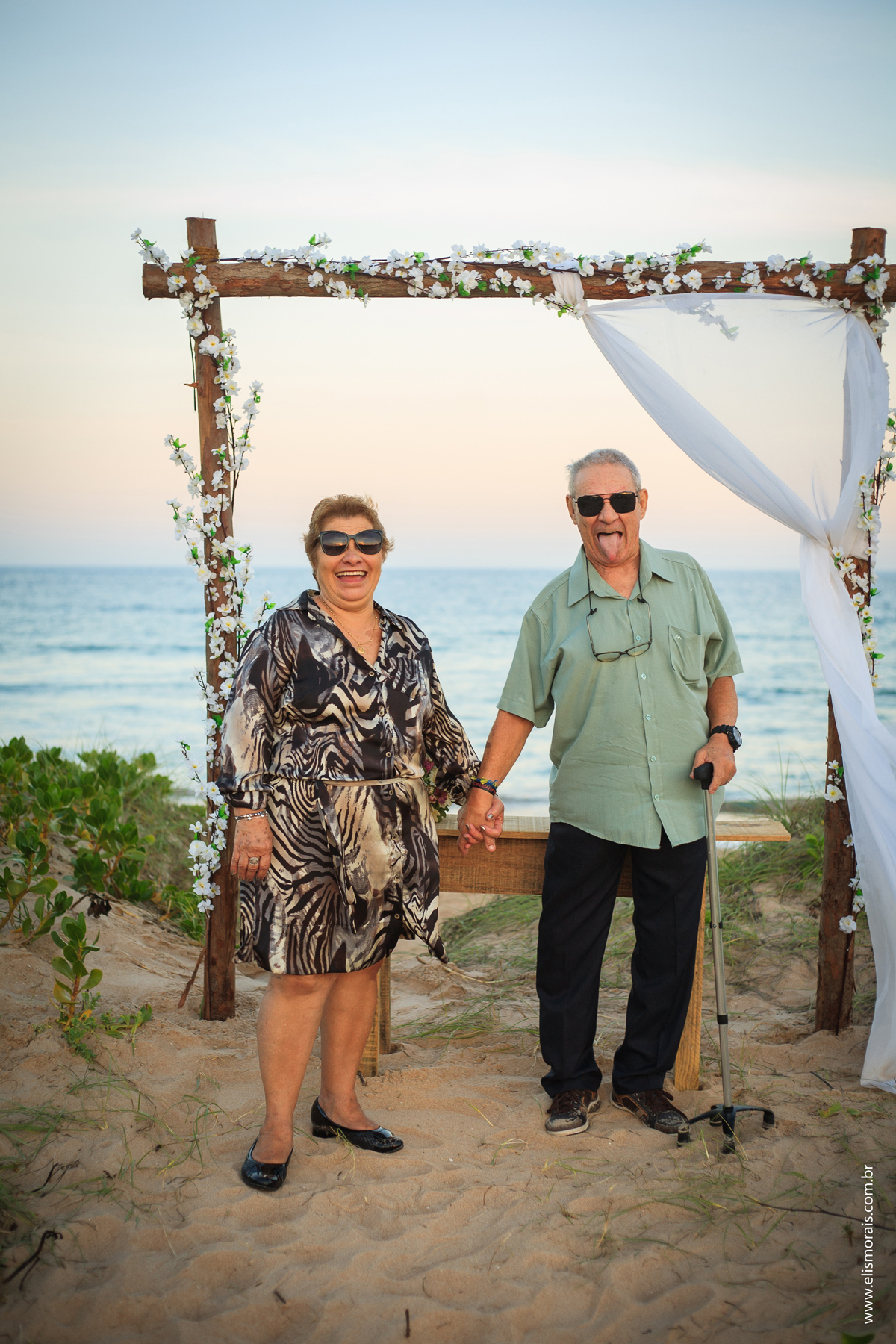 Ensaio Fotográfico Bodas de Ouro na Praia de Tucuns em Búzios na Região dos Lagos no Rio de Janeiro