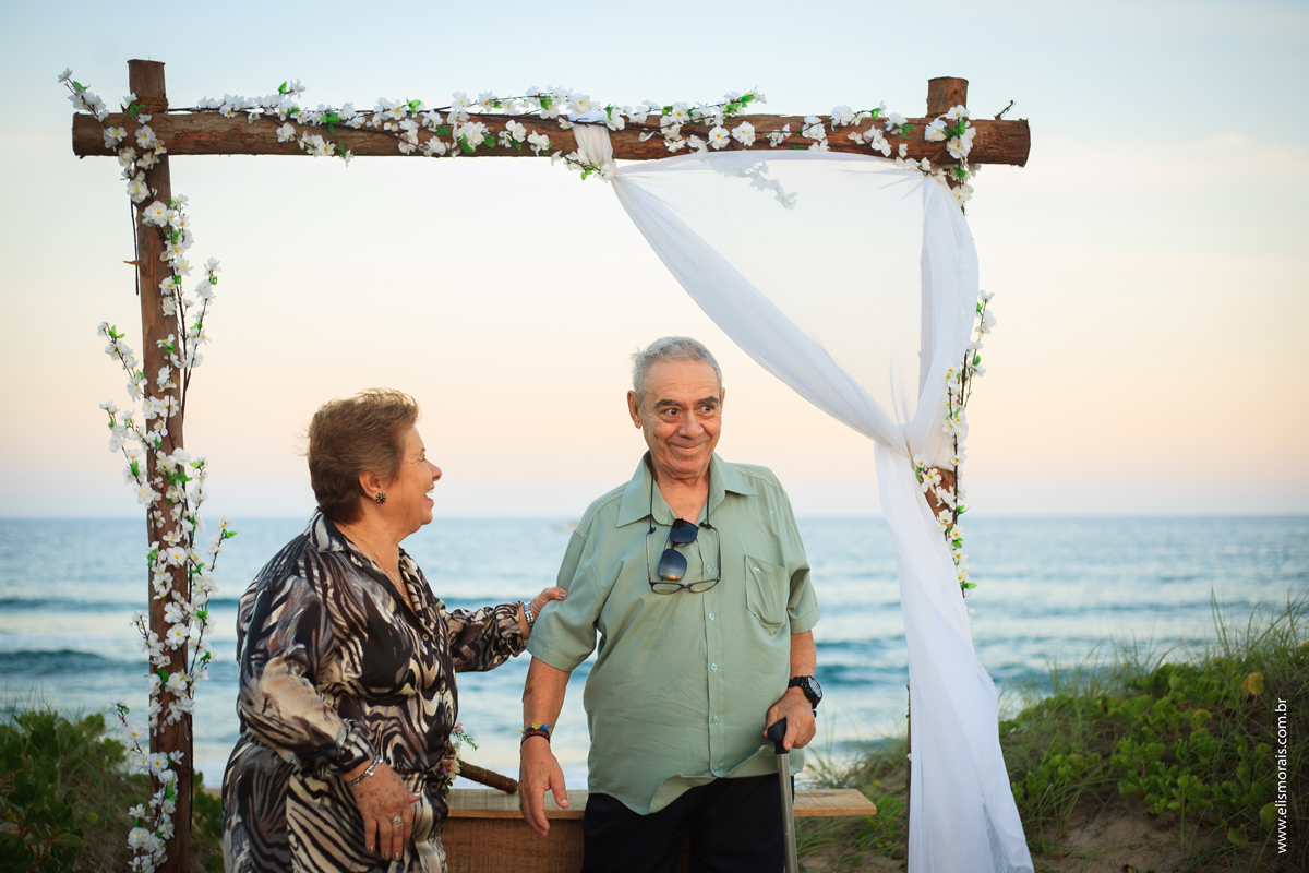 Ensaio Fotográfico Bodas de Ouro na Praia de Tucuns em Búzios na Região dos Lagos no Rio de Janeiro