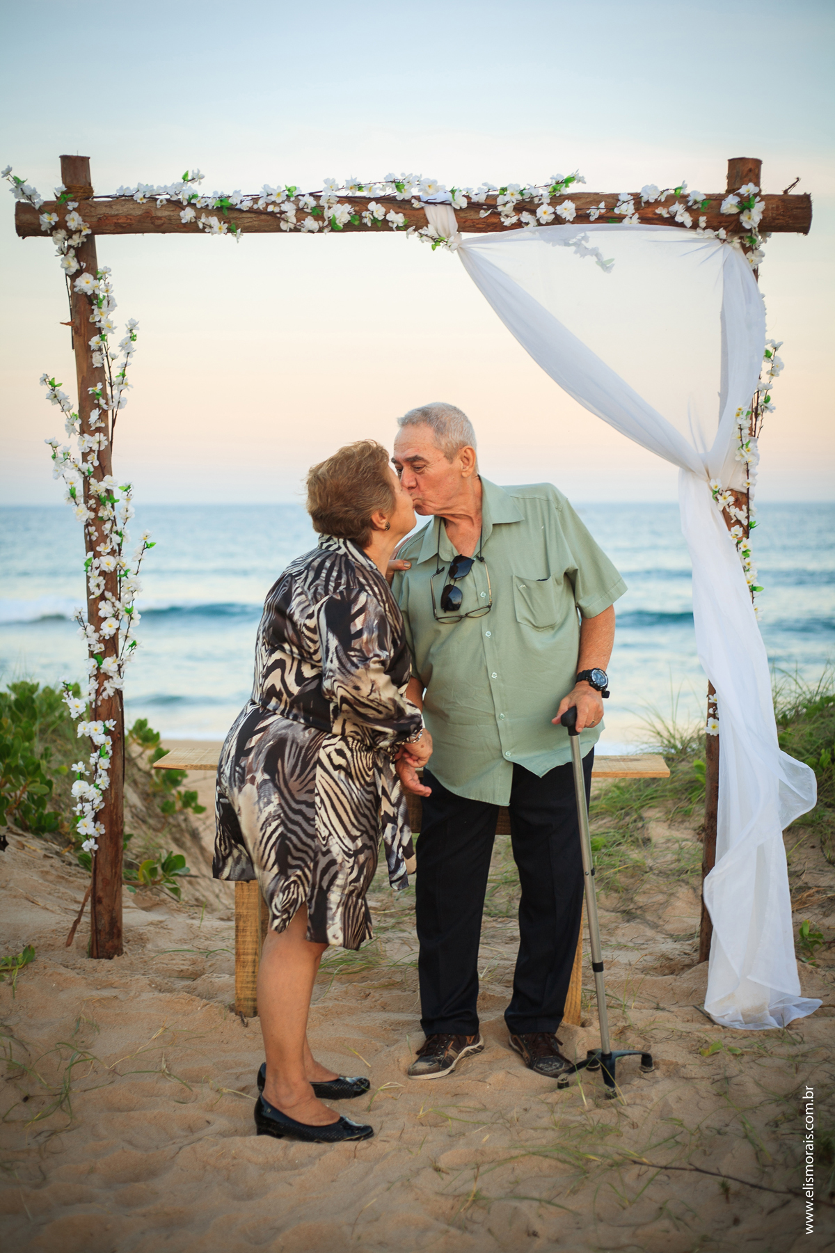 Ensaio Fotográfico Bodas de Ouro na Praia de Tucuns em Búzios na Região dos Lagos no Rio de Janeiro